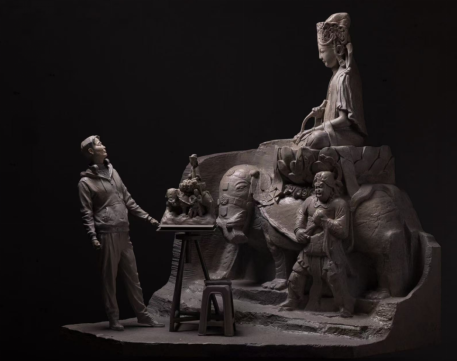 25  尹代波，《不息的光芒——大足石刻的一天》，130×100×115cm，雕塑